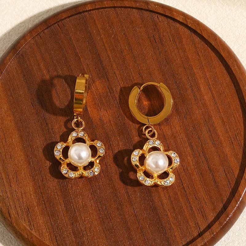 Shell Freshwater Pearl Stud Earrings