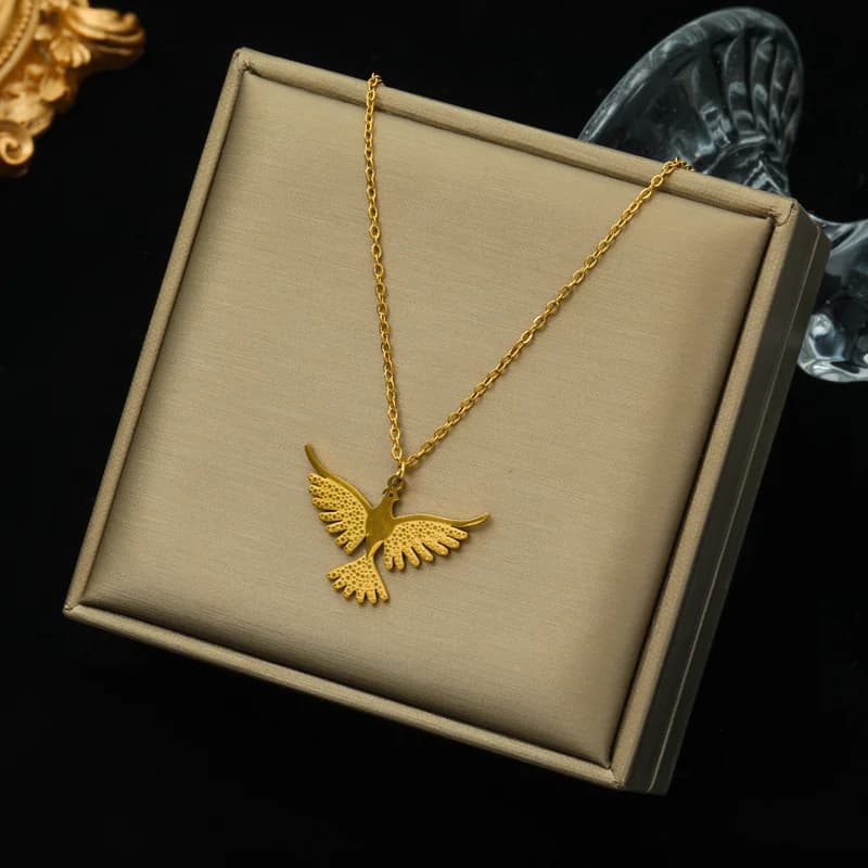 Bee Pendant Clavicle Chain Necklace