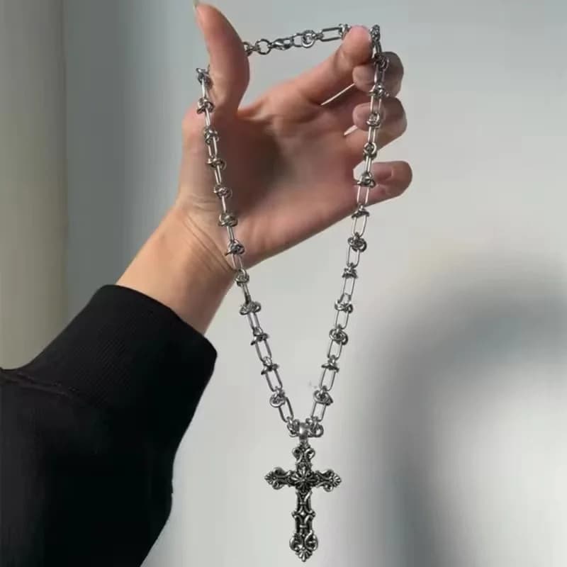 Haç Metal Sarkaçlı Kolye
