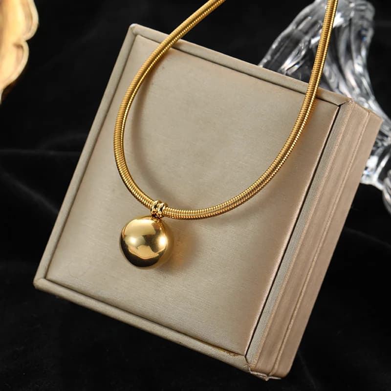 Altın Renkli Oyuklu Top Boncuklu Choker Kolye