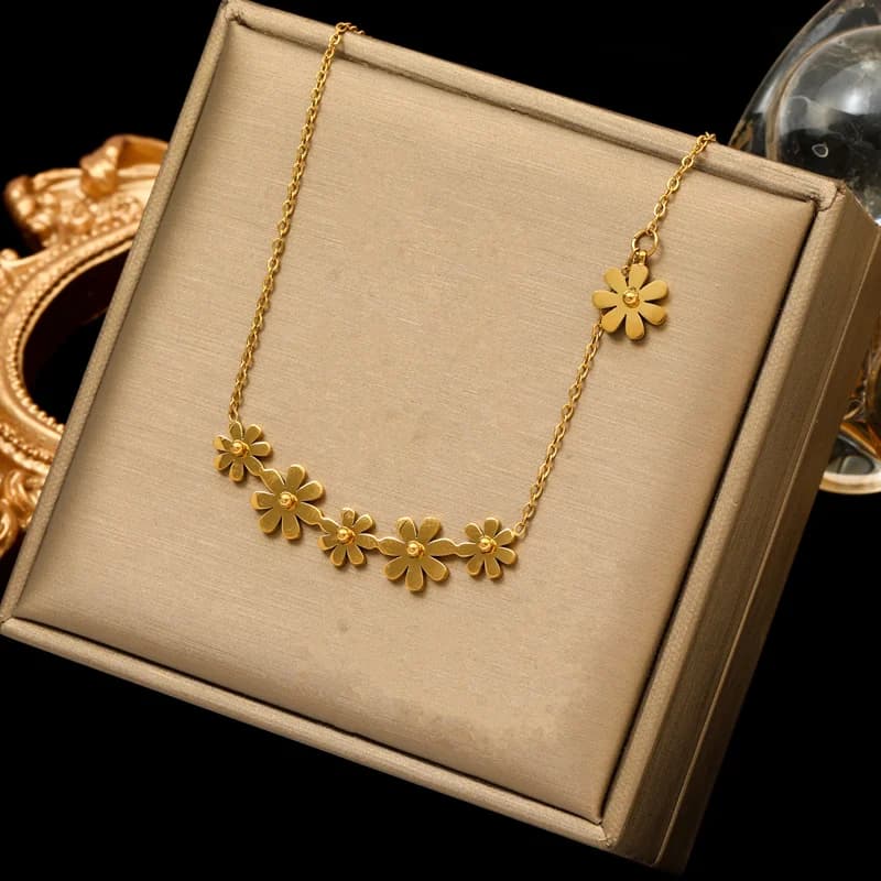 Gold Flower Necklace and Bracelet Set